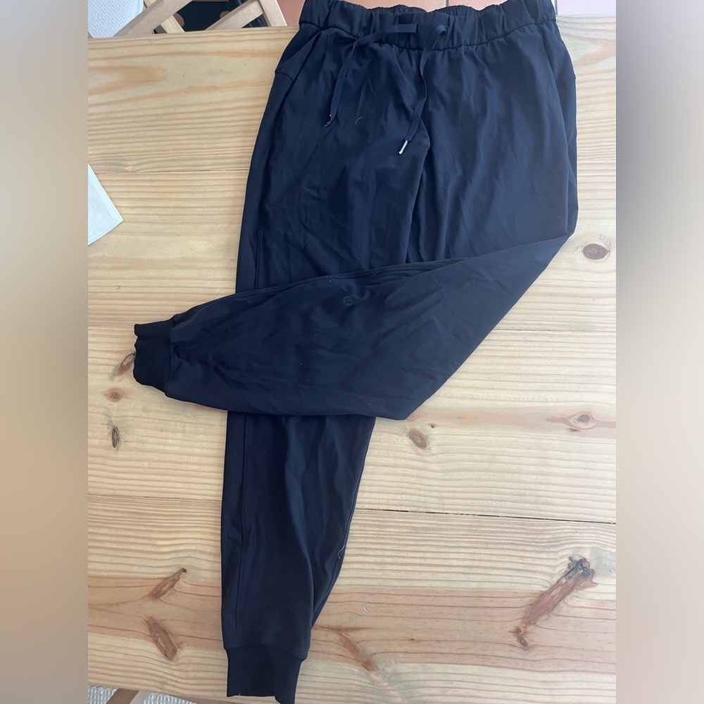 Lululemon black on the fly pants
